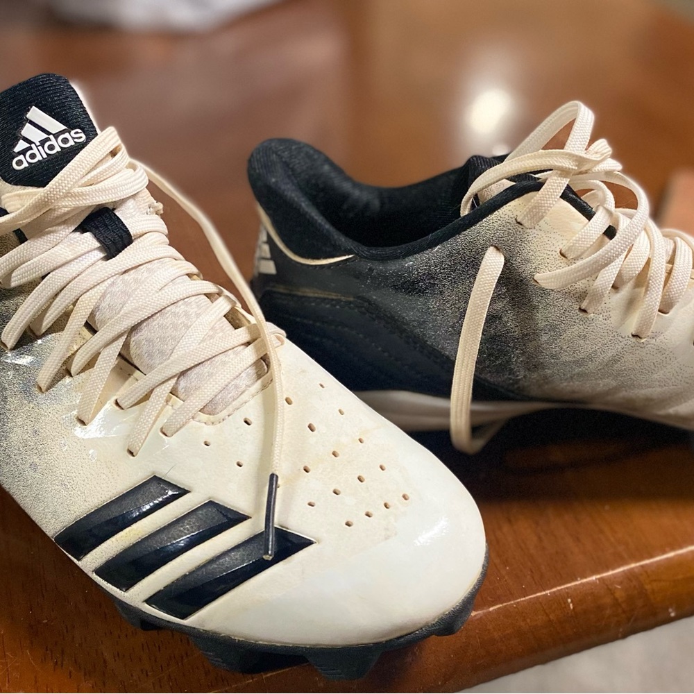 Boys baseball shoes